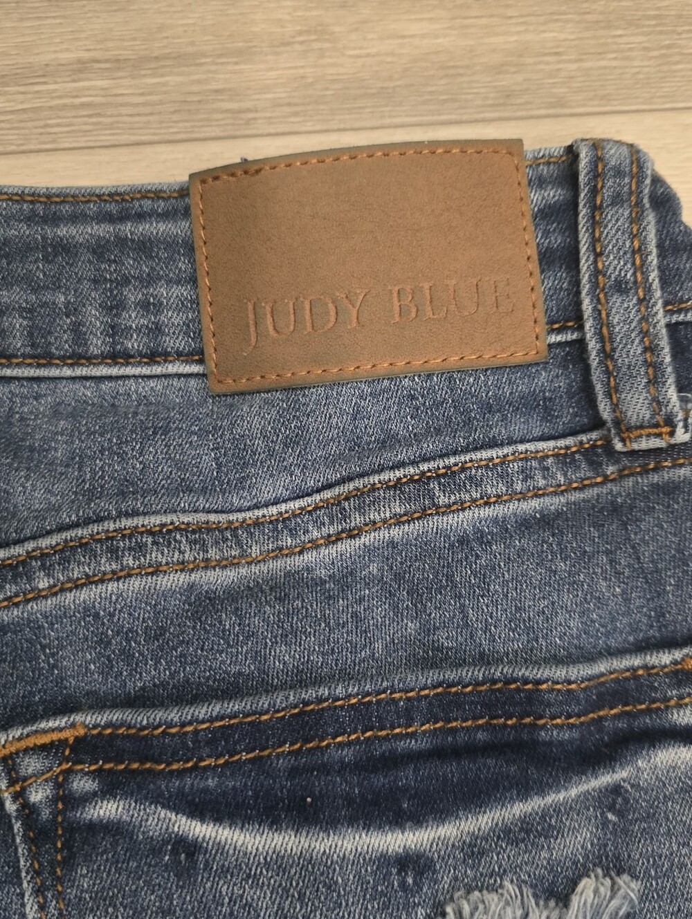Judy Blue Cropped Bootcut Jeans 5/27 Medium Wash Raw Hem Boutique Favorite Trend - Picture 7 of 10